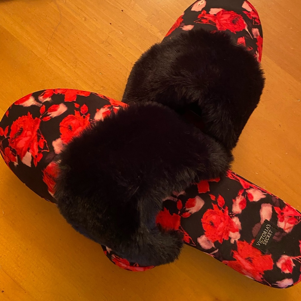 Victoria's Secret Floral Faux Fur Satin Slippers Size Large 9-10 - Picture 5 of 11